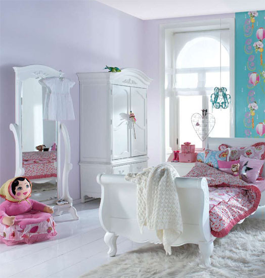 Inspiration for a traditional kids' room in Other.