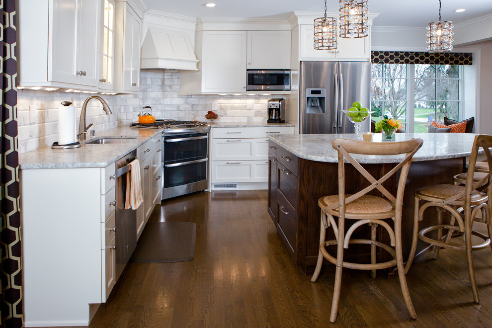 Kitchen - transitional kitchen idea
