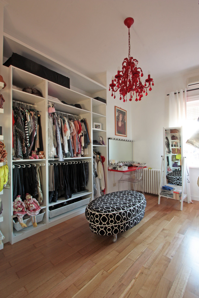 Inspiration for an eclectic storage and wardrobe in Rome.