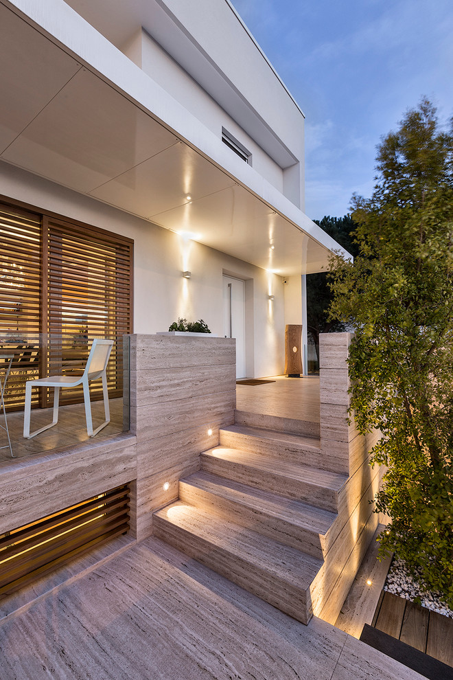 This is an example of a contemporary home design in Bari.