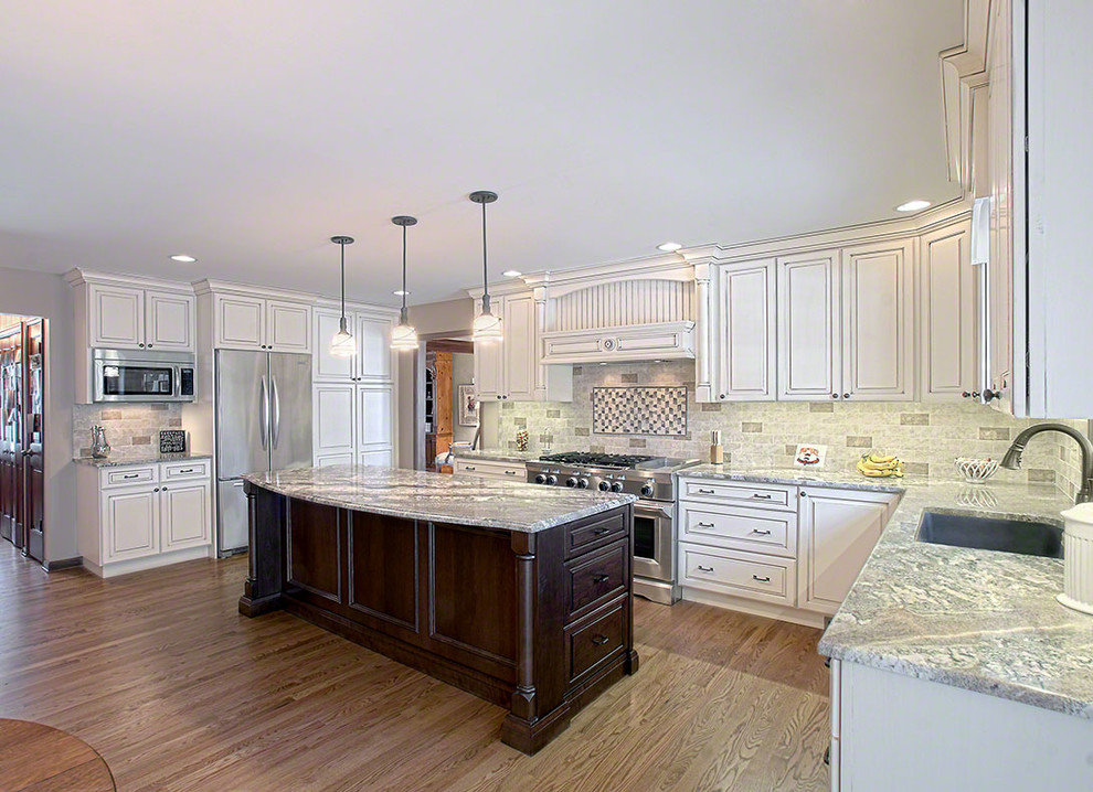 Inspiration for a transitional kitchen remodel in Chicago
