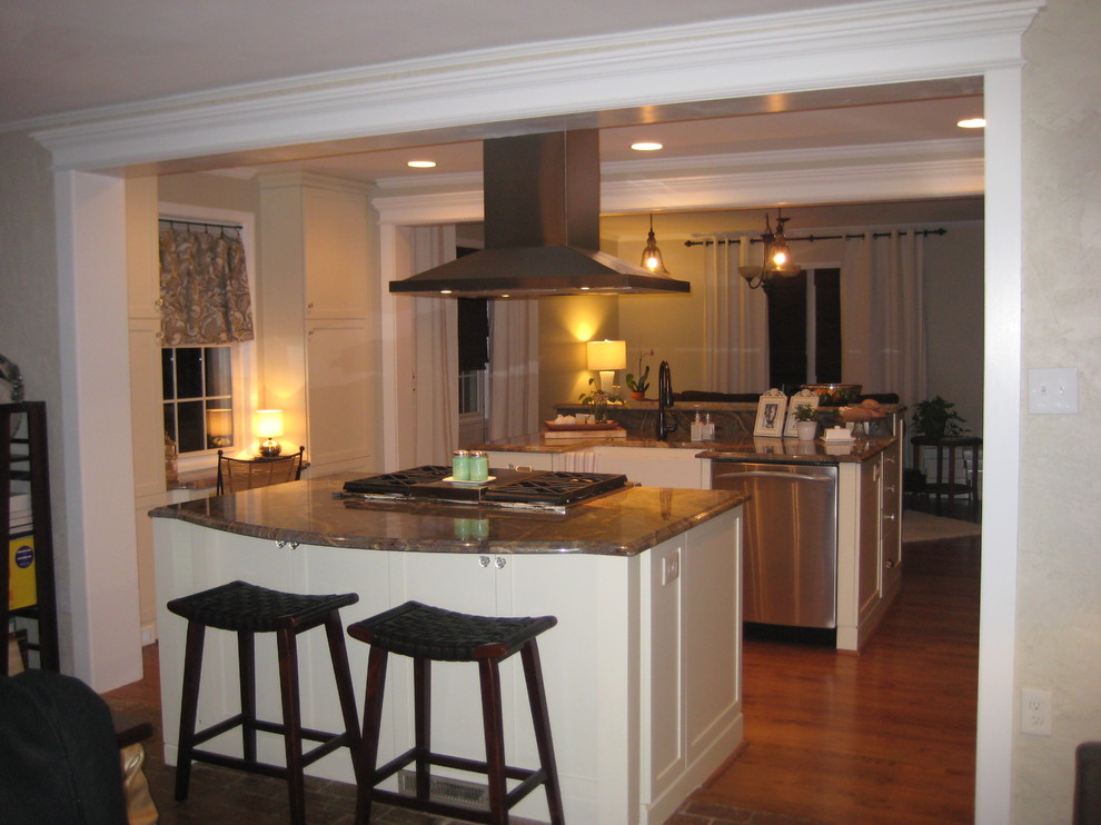 Inspiration for a transitional kitchen in Raleigh.