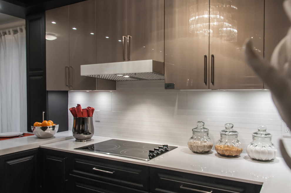 This is an example of a contemporary kitchen in Montreal.