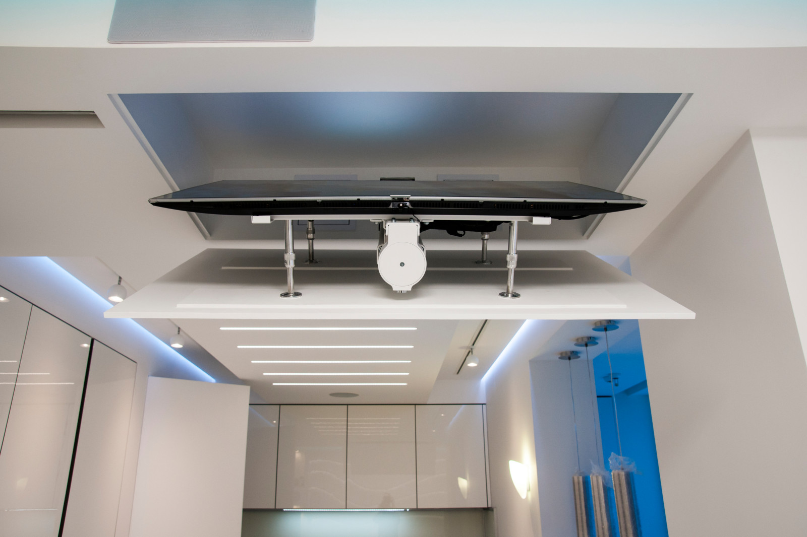 Выдвижение ТВ с потолка