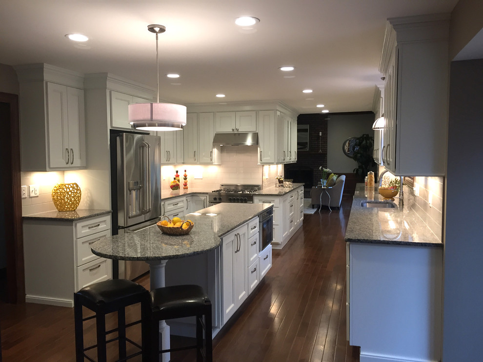 Kitchen - transitional kitchen idea