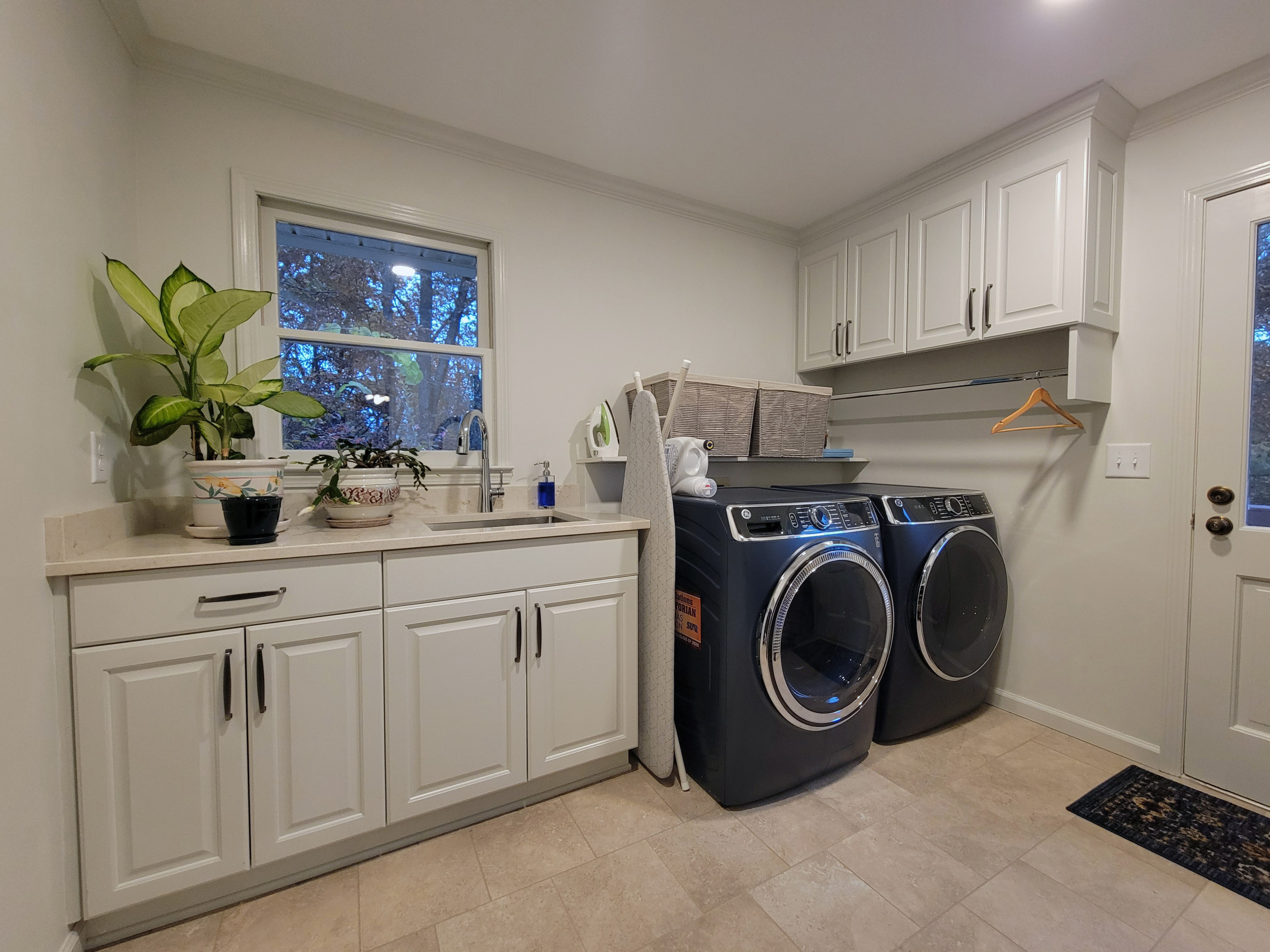 Gainesville Kitchen and Laundry Room