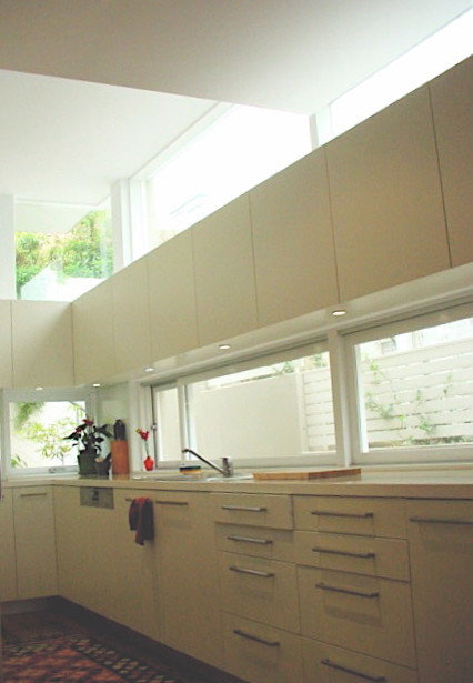 This is an example of a midcentury kitchen in Sydney.