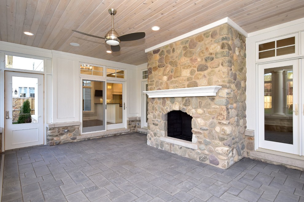 Inspiration for a transitional home design remodel in Chicago