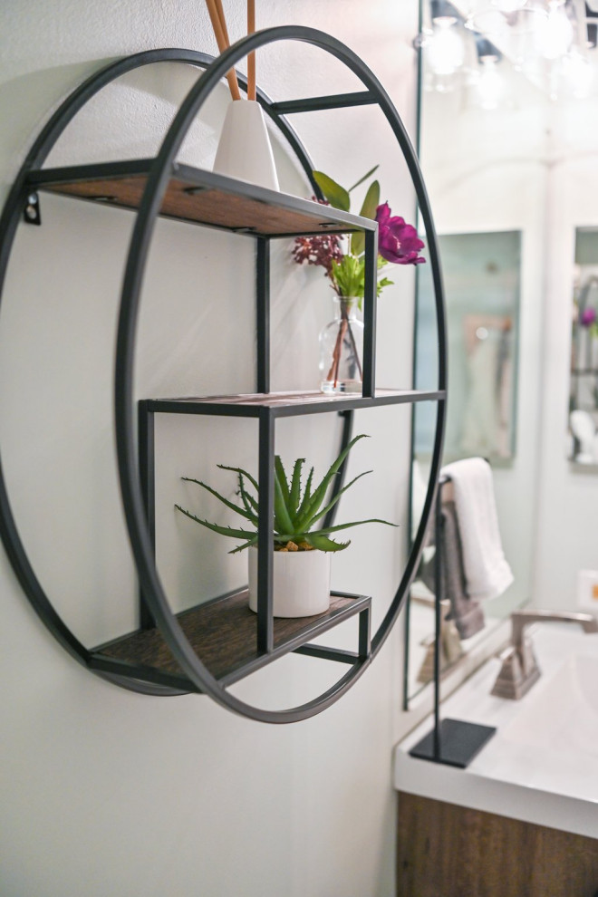 Transitional home design photo in Chicago