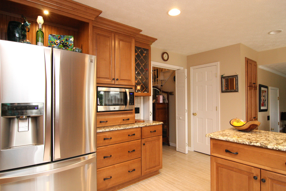 Eat-in kitchen - large transitional u-shaped porcelain tile eat-in kitchen idea with raised-panel cabinets, medium tone wood cabinets, granite countertops, beige backsplash, porcelain backsplash and stainless steel appliances