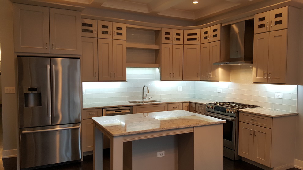 Inspiration for a transitional kitchen remodel in Chicago