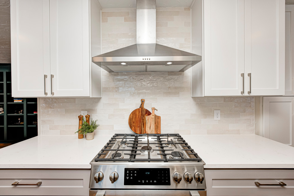 Example of a transitional kitchen design in Indianapolis