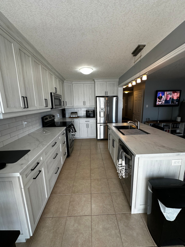 Evans Blvd - Traditional Kitchen Remodel - London, ON