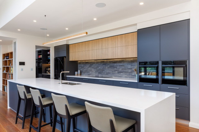 Lyons - Risdon Pl modern-koek