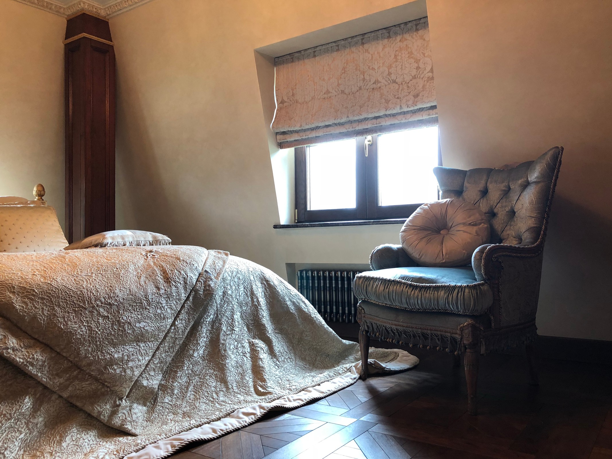 Спальни под мансардной крышей