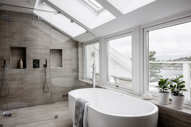 Fr&aring;n 90tals nostalgi till modern toppvilla scandinavian-bathroom