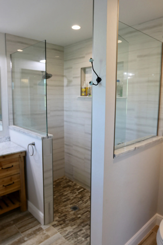 Bathroom - rustic bathroom idea