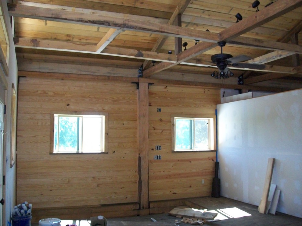 Home design - rustic home design idea in Austin