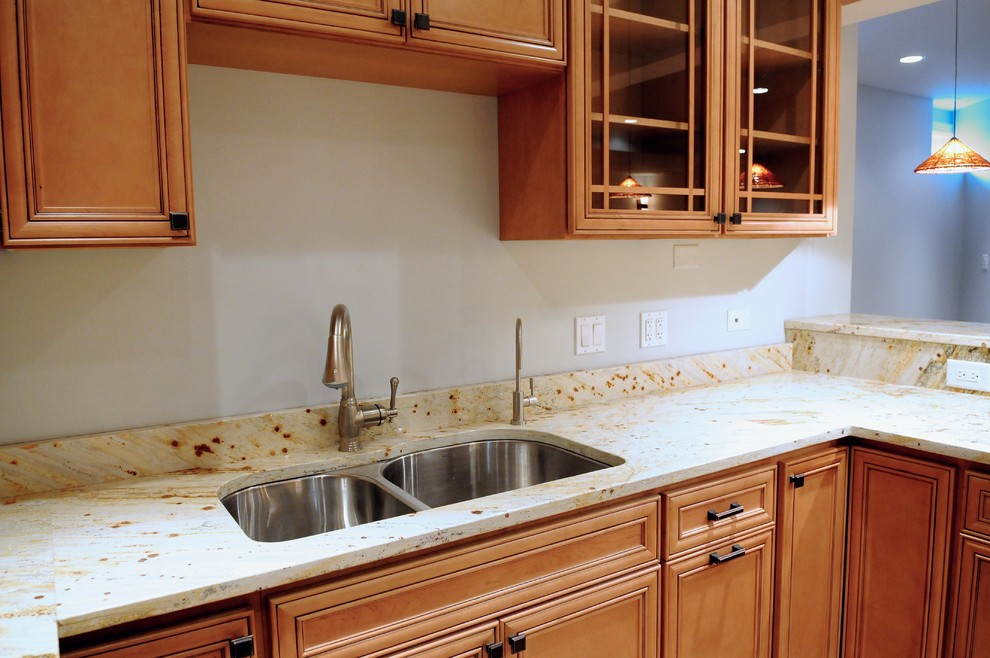 Transitional kitchen photo in Chicago