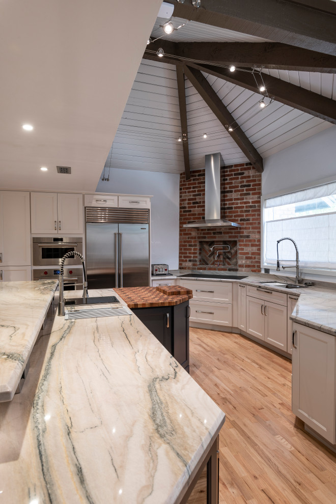 Transitional kitchen photo in Phoenix