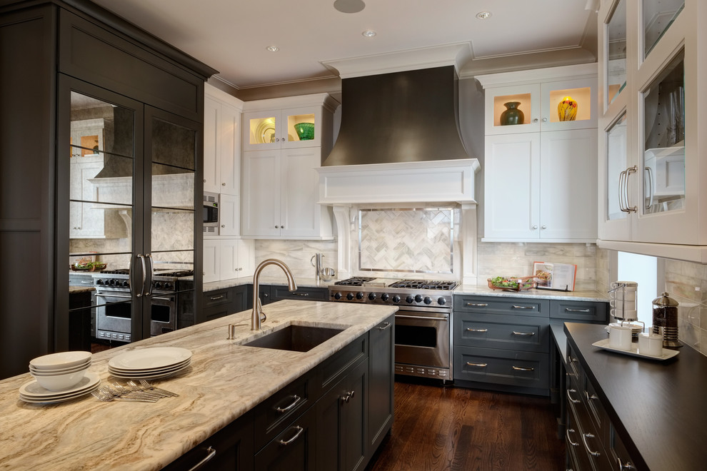 Mid-sized transitional kitchen photo in Chicago
