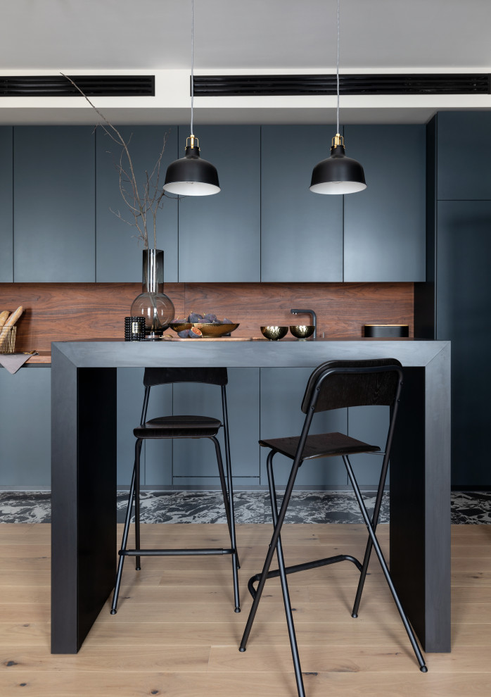 Design ideas for a mid-sized contemporary single-wall eat-in kitchen in Moscow with a single-bowl sink, black cabinets, wood benchtops, brown splashback, timber splashback, panelled appliances, with island and brown benchtop.
