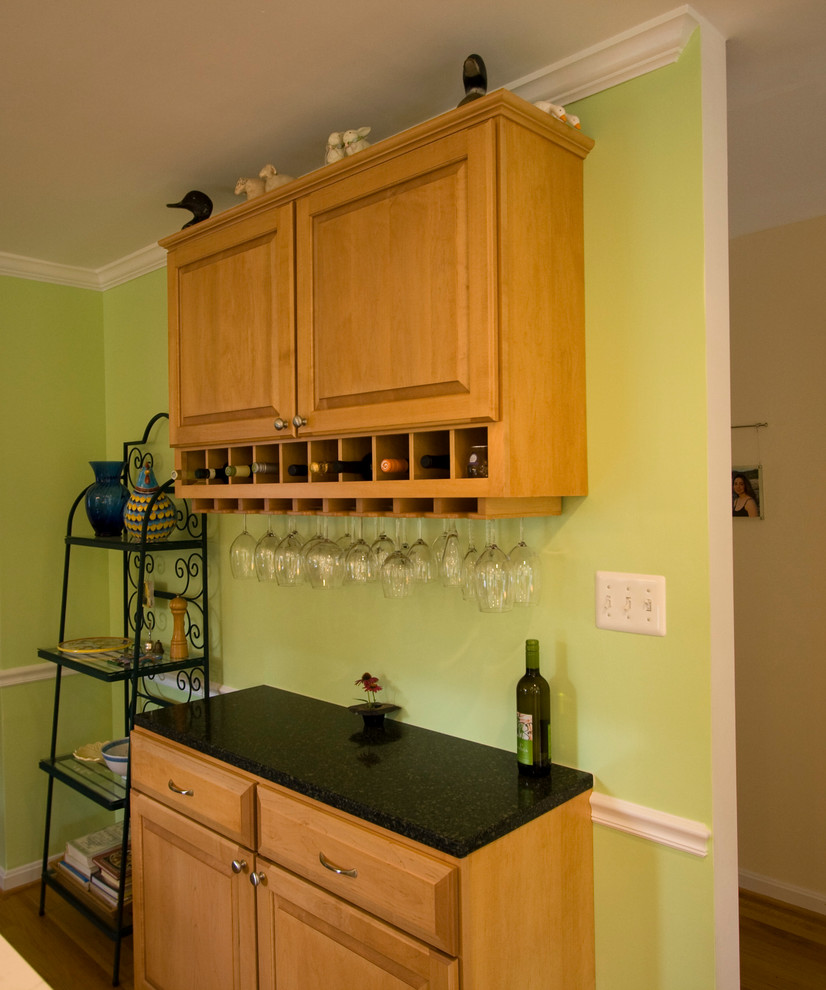 Kitchen - transitional kitchen idea in DC Metro