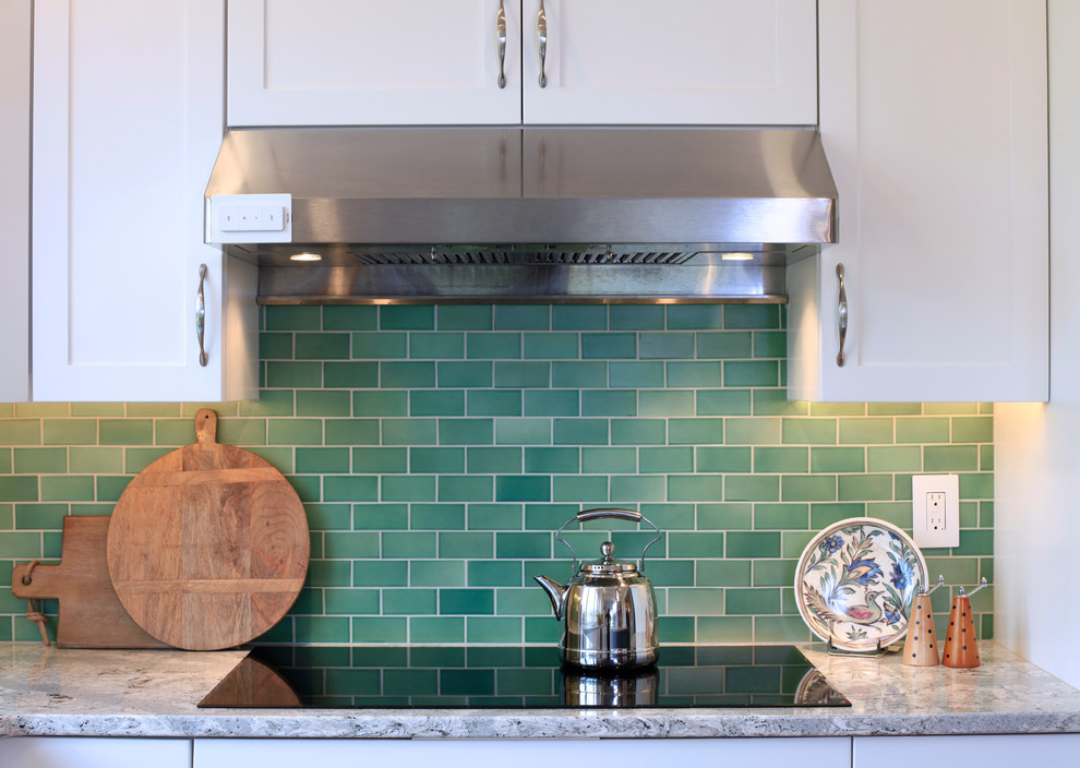 Example of a mid-sized transitional l-shaped medium tone wood floor and beige floor eat-in kitchen design with an undermount sink, shaker cabinets, white cabinets, quartz countertops, green backsplash, subway tile backsplash, stainless steel appliances, an island and multicolored countertops