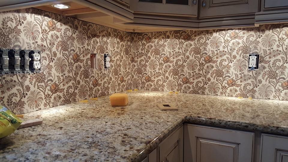 Example of an eclectic l-shaped eat-in kitchen design in Baltimore