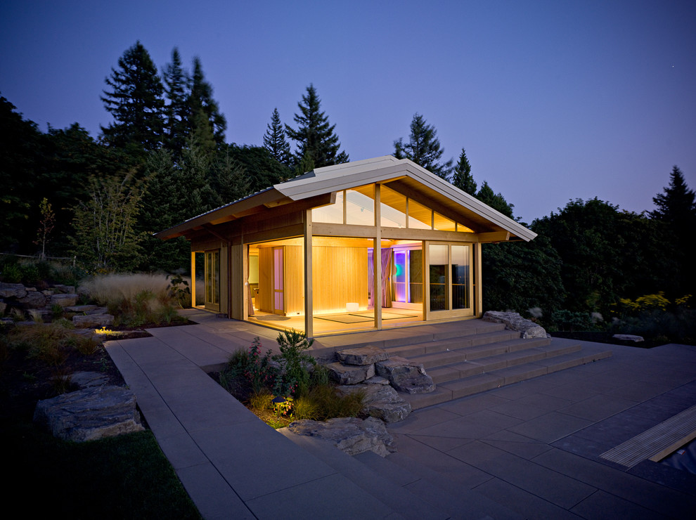 Photo of a contemporary detached shed and granny flat in Portland.