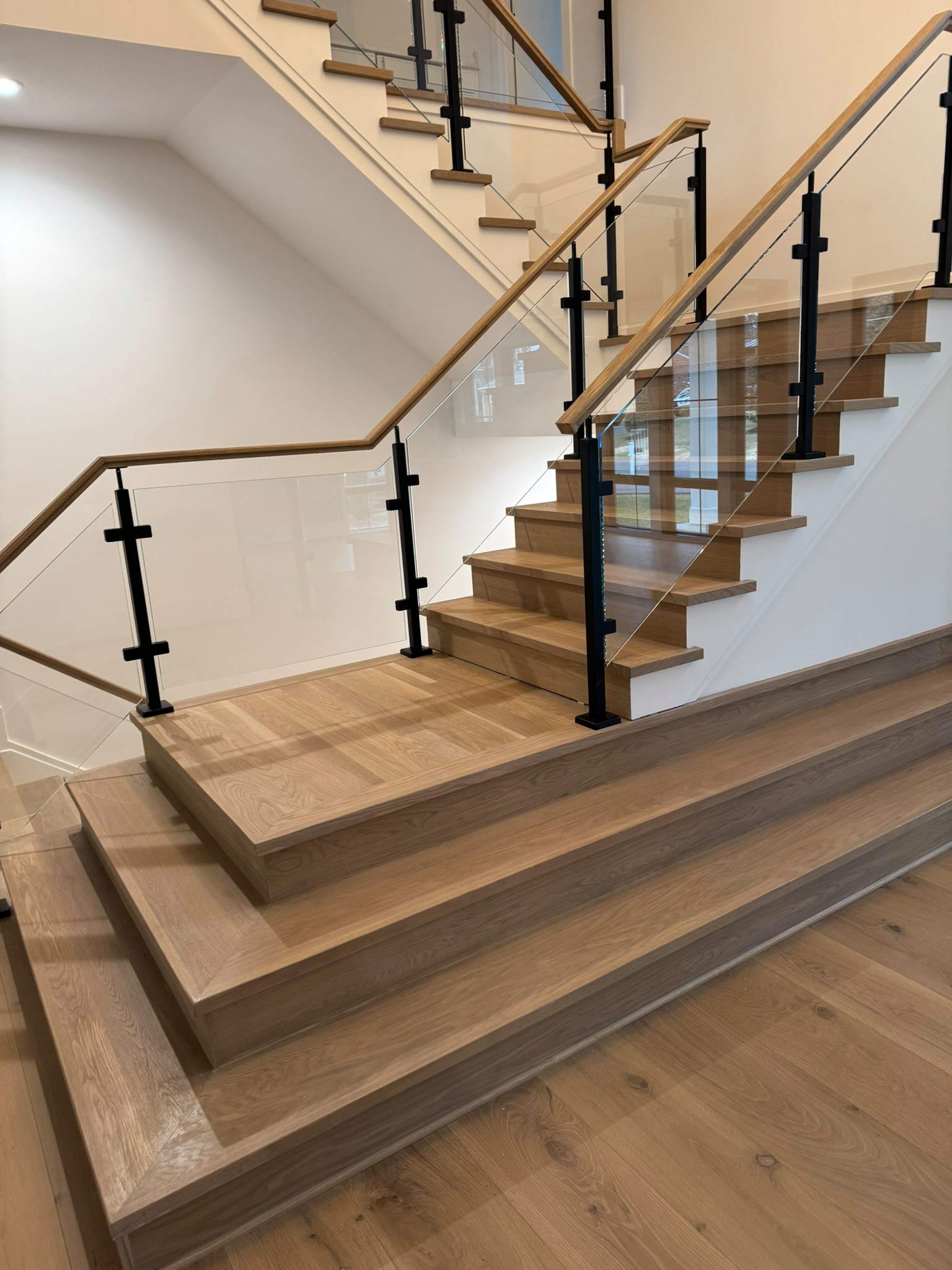 134_Modern White Oak Stair with Glass Balustrade, Vienna, VA 22180