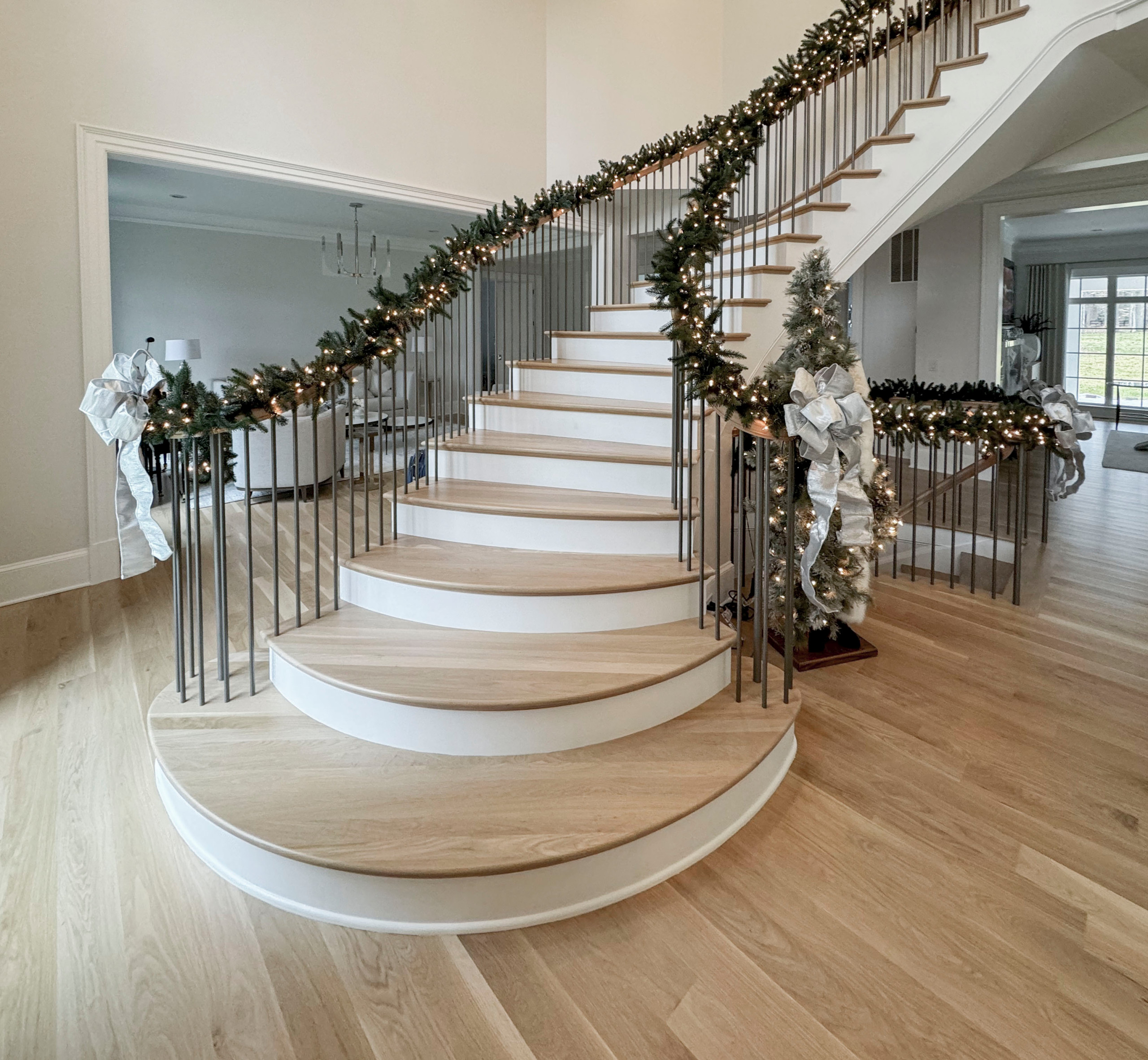 116_Elegant & Eye-catching Curved Staircase, Leesburg VA 20175