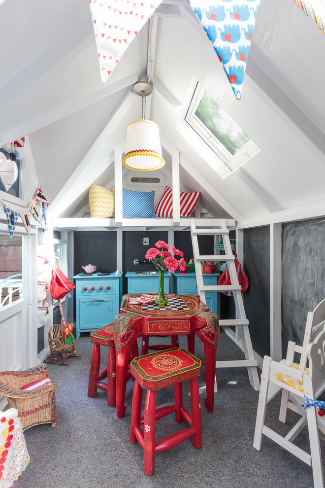 Imagen de dormitorio infantil de 4 a 10 años asiático con paredes blancas y moqueta