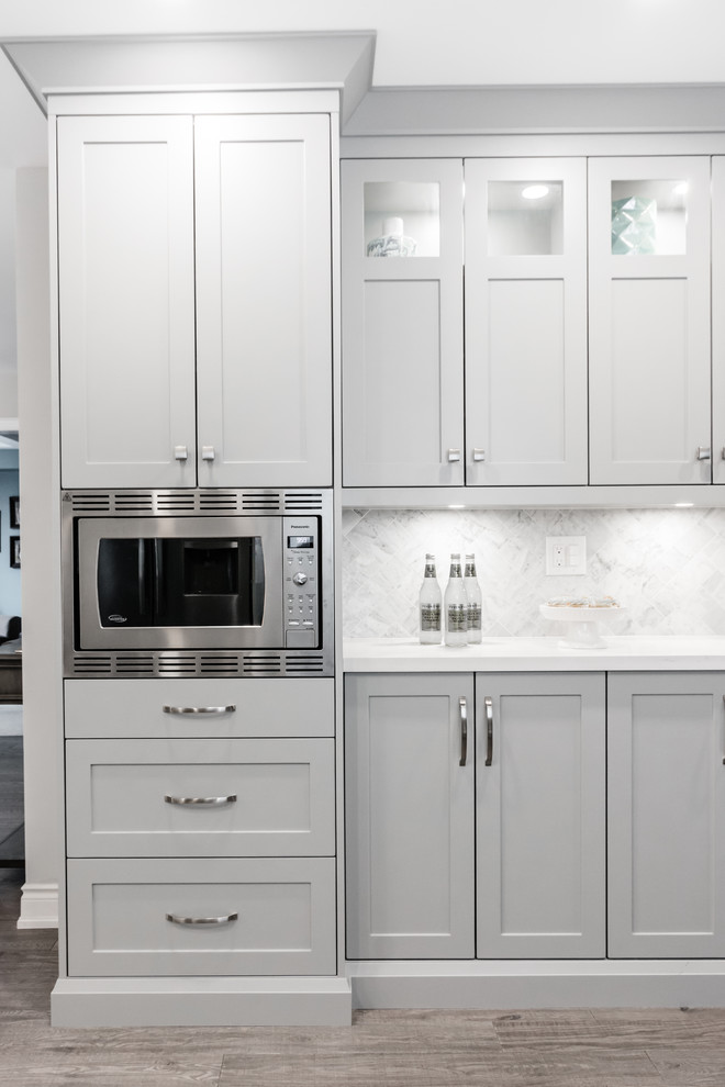 Example of a transitional kitchen design in Toronto