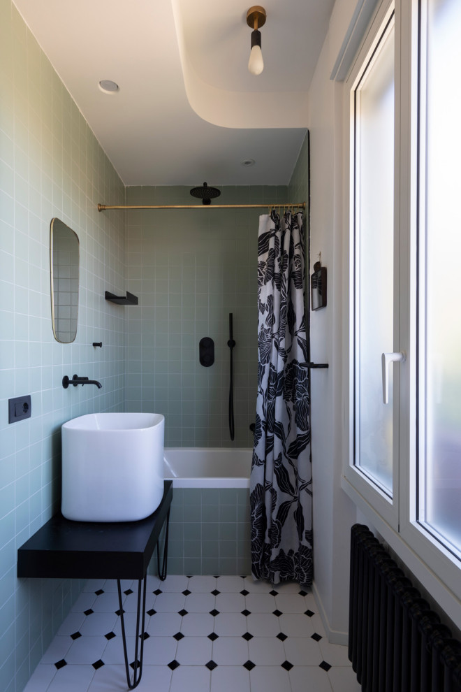 Ispirazione per una stretta e lunga stanza da bagno design