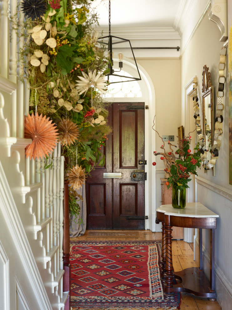 Design ideas for a traditional entryway in Oxfordshire.