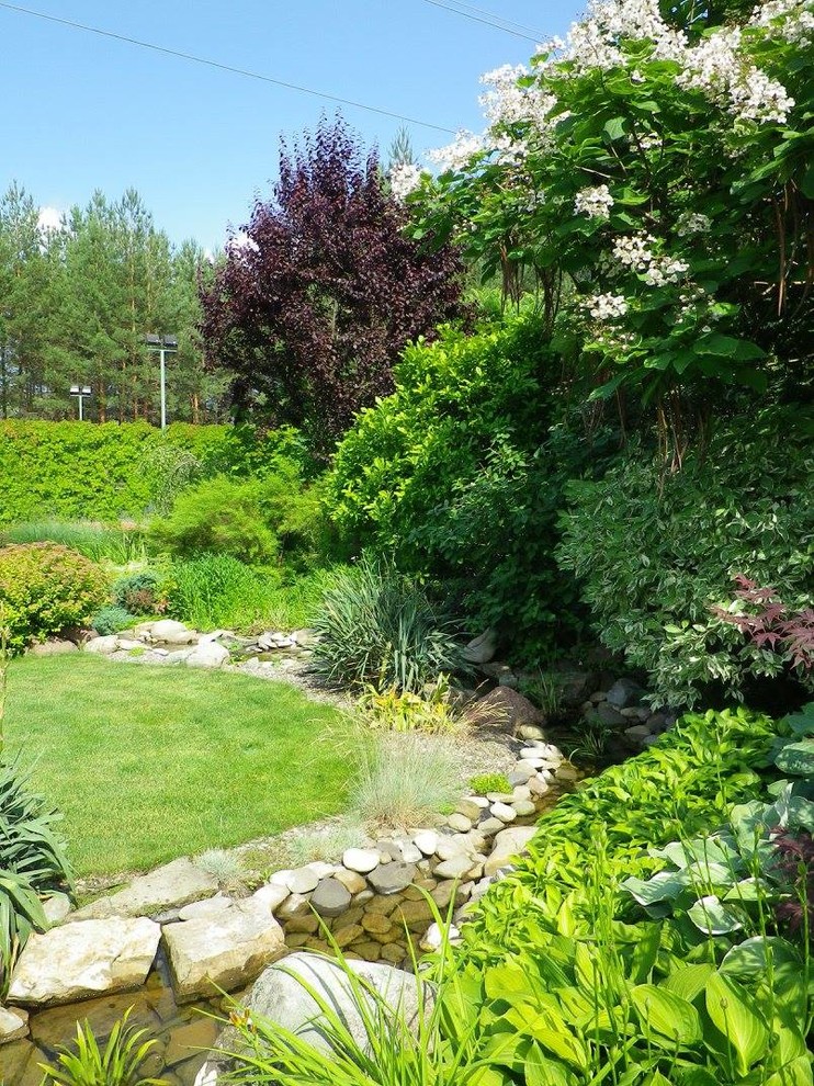 Игра на контрасте в ландшафтном проекте сада