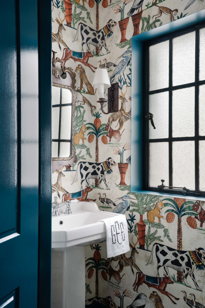 This is an example of a traditional bathroom in Brisbane with marble floors.