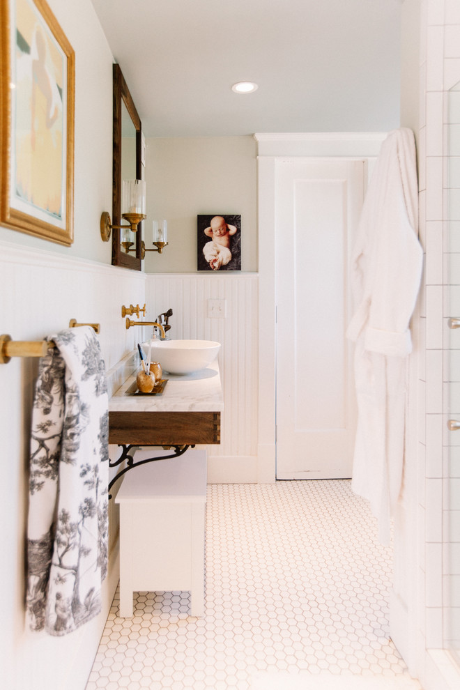 Home design - mid-sized transitional home design idea in Nashville