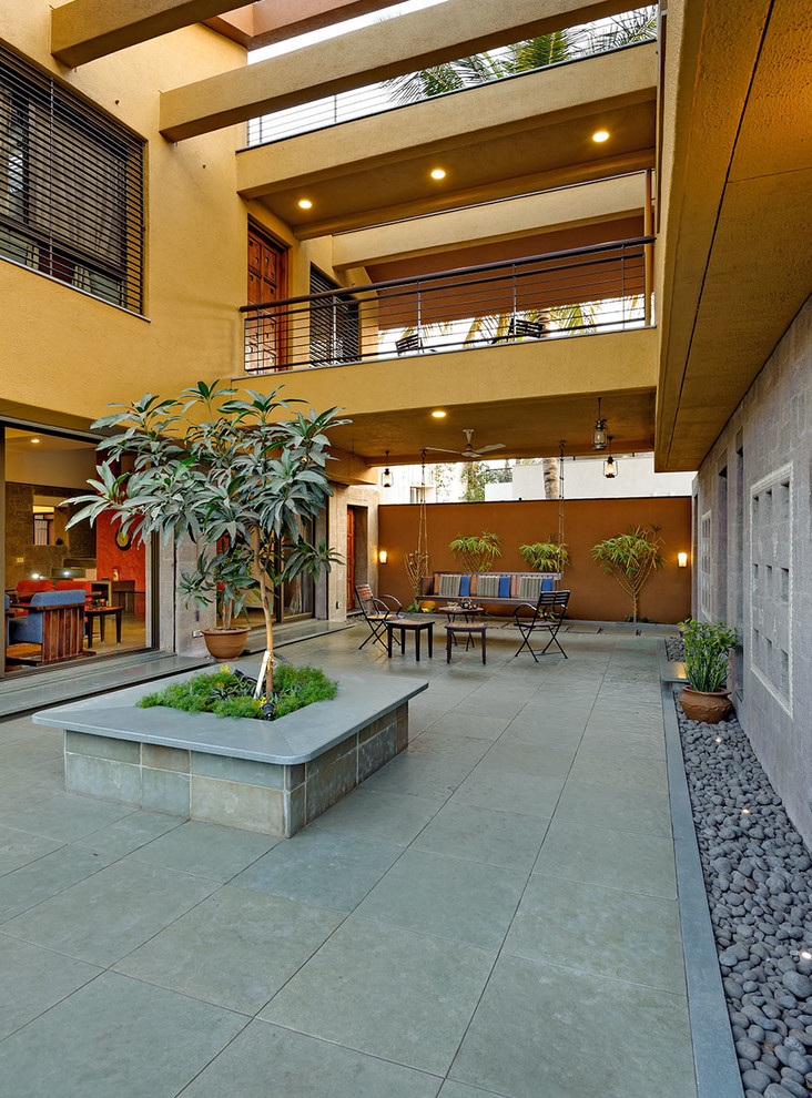 'OutsideIn' Courtyard House Indian Patio Pune by TAO Architecture Pvt. Ltd.