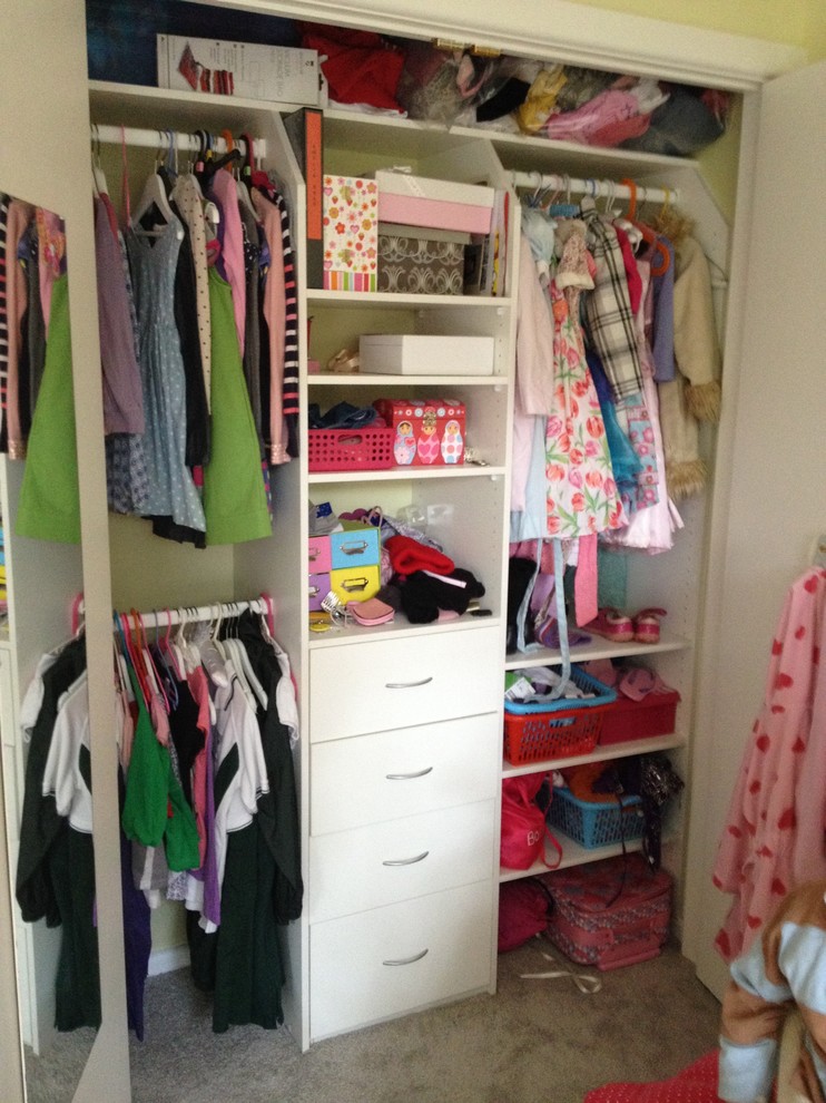 Inspiration for a small contemporary women's built-in wardrobe in Sydney with carpet.