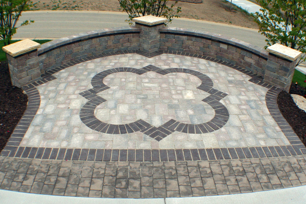Inspiration for a transitional home design remodel in Milwaukee