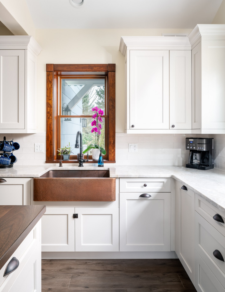 Kitchen - transitional kitchen idea in Newark