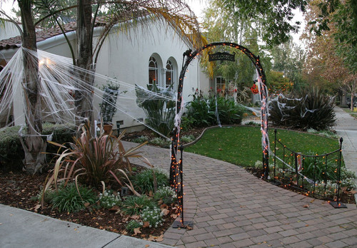 How To Decorate Yard Euffslemani Do You Decorate Your Yard For