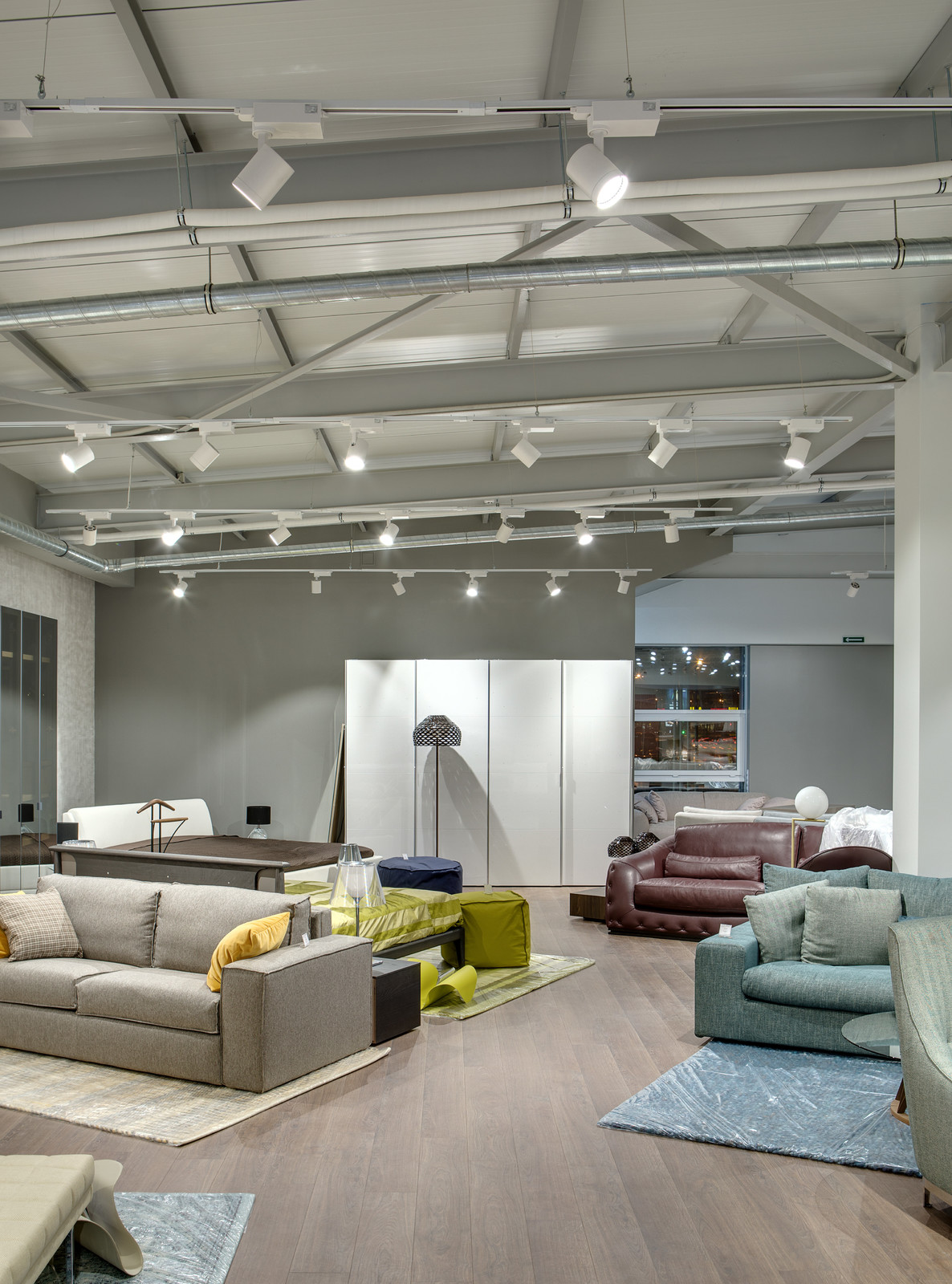 FREEDOM HOUSE — Освещение магазина мебели и декора