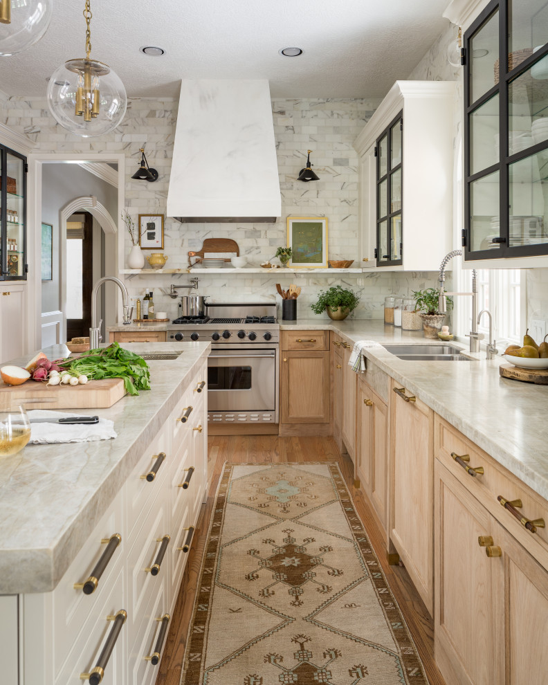 Inspiration for a traditional kitchen in Houston.