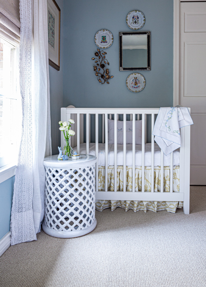 На фото: комната для малыша среднего размера в классическом стиле с синими стенами, ковровым покрытием, серым полом и потолком с обоями для мальчика