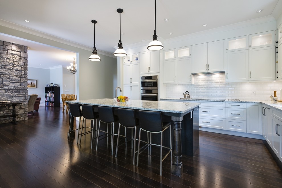 Kitchen - transitional kitchen idea in Vancouver