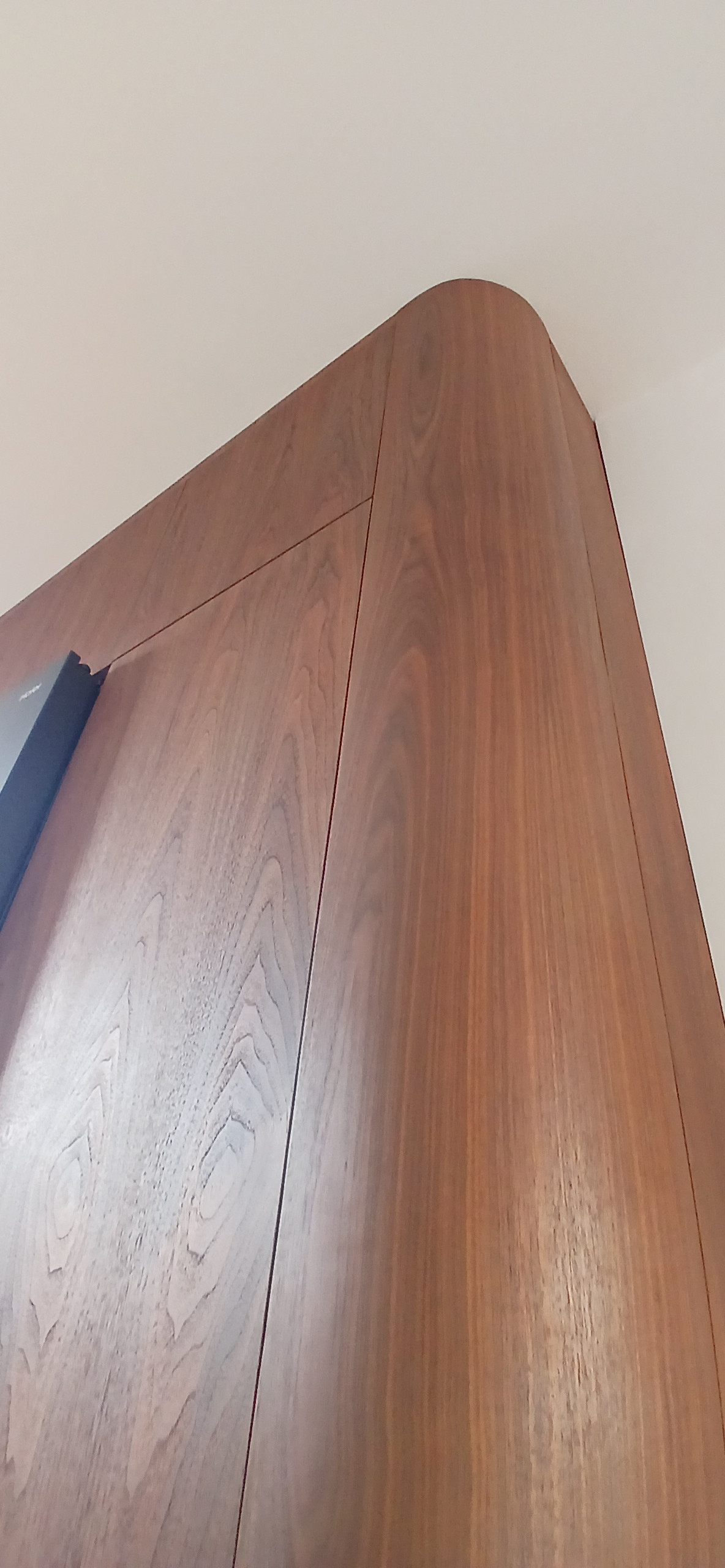 Colonne de cuisine arrondie en Noyer