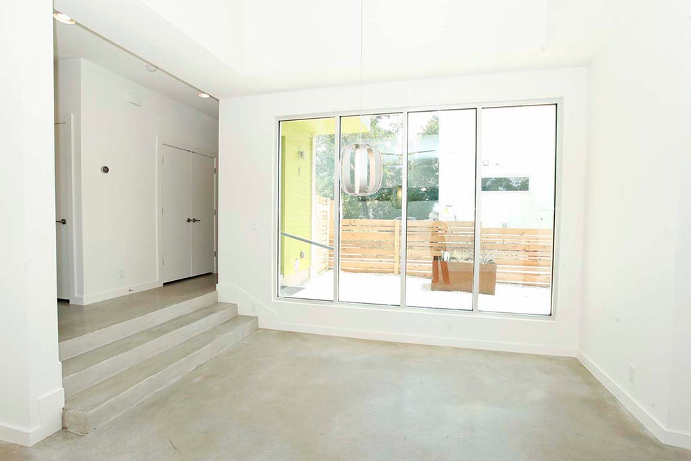 Transitional home design photo in Austin